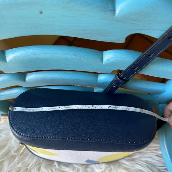 Beautiful in super excellent condition! Kate Spade lemon leather crossbody. - Picture 7 of 9